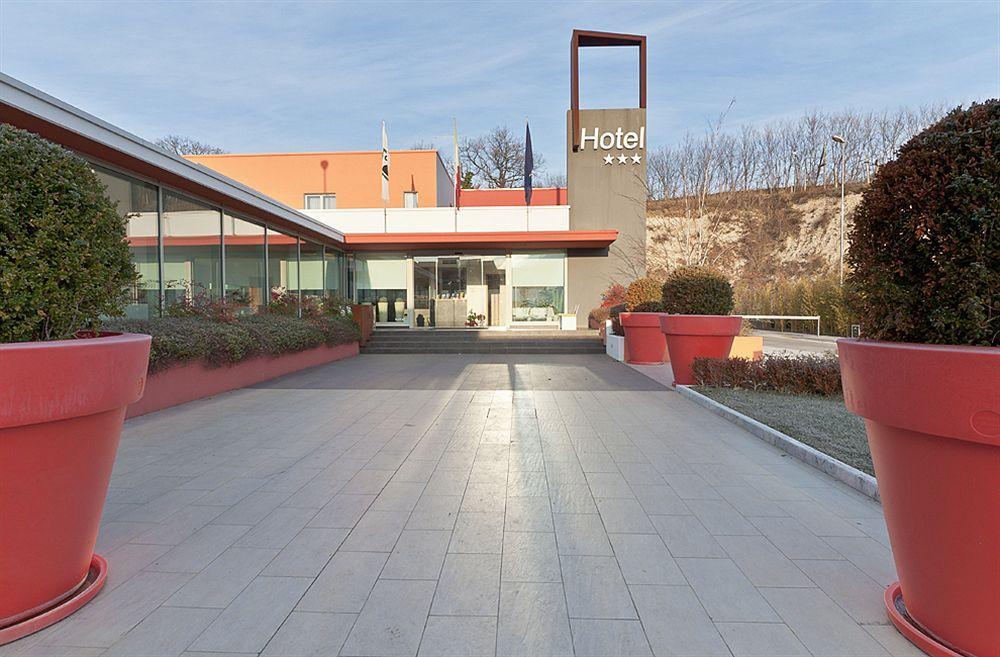 Hotel Cluentum Tolentino Exteriör bild