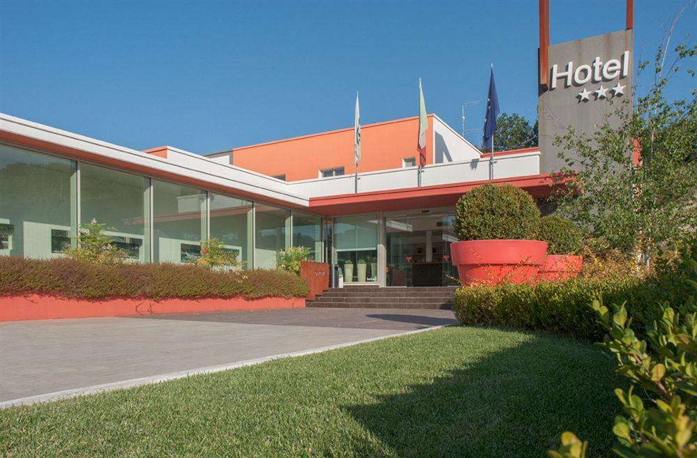 Hotel Cluentum Tolentino Exteriör bild