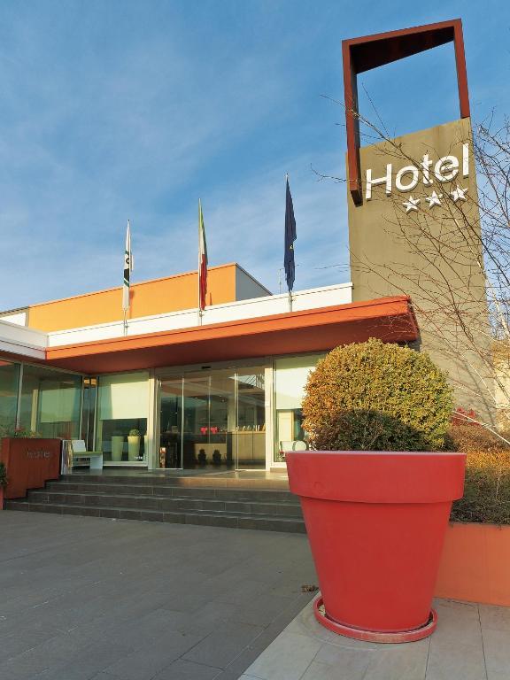 Hotel Cluentum Tolentino Exteriör bild
