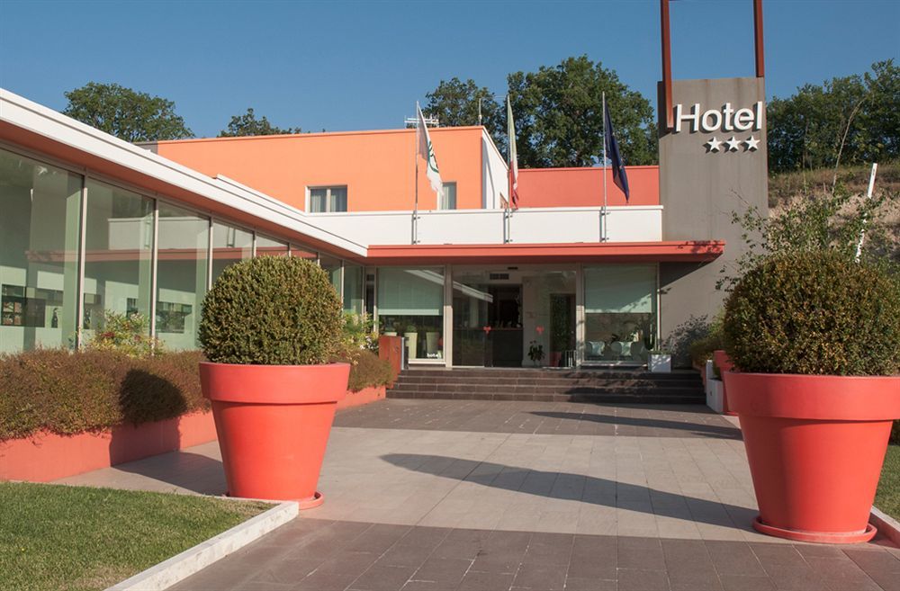 Hotel Cluentum Tolentino Exteriör bild