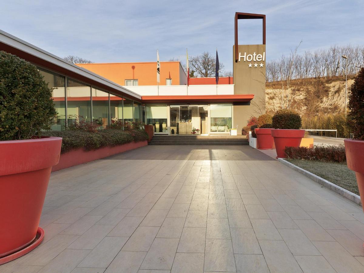 Hotel Cluentum Tolentino Exteriör bild